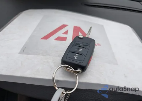 2010 Volkswagen Tiguan Wolfsburg Edition z USA, uszkodzony, nr VIN WVGAV7AX7AW001649